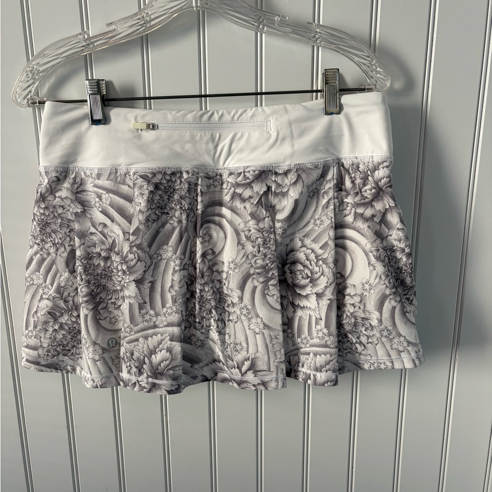 lululemon athletica Women's White & Gray Floral Athletic Skort